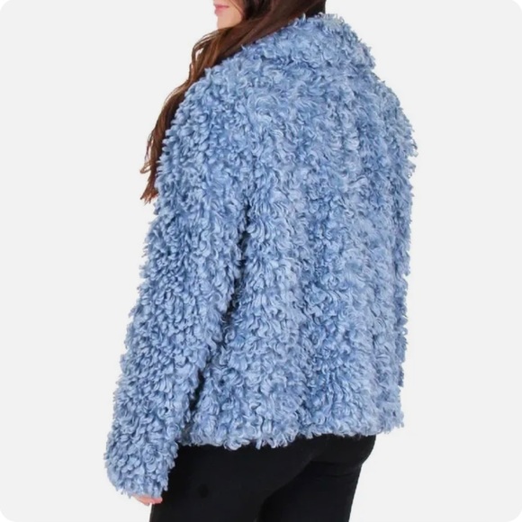 Tahari Pepper Model Pale Blue Curly Faux Fur Teddy Jacket. - Picture 2 of 4